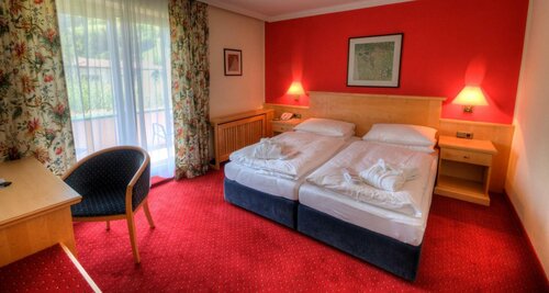 Kur- und Sporthotel Alpina - Hotel Alpina, Забронировать Отель Отели Гастайнерталь с парковкой, рядом с Горнолыжный курорт Бад Хофгаштайн, Парковка