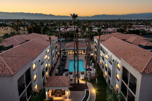 Courtyard by Marriott Palm Springs, Забронировать Отель Отели Палм-Спрингса с бассейном, рядом с Конгресс-центр Палм-Спрингса, Бассейн