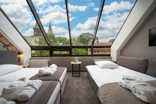 Hotel Alexander, Забронировать Отель Отели Кракова с парковкой, рядом с Церковь Святой Варвары, Парковка