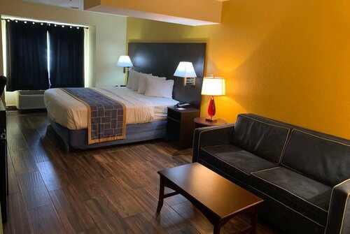 Days Inn & Suites by Wyndham Tampa/Raymond James Stadium, Забронировать Отель Тампа штат Флорида