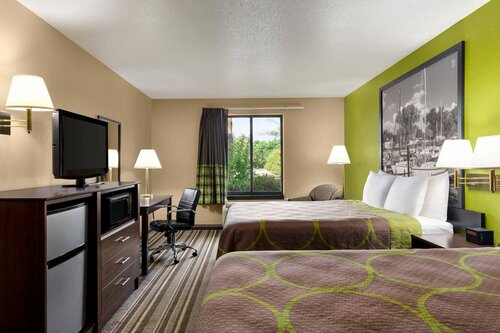 Super 8 by Wyndham Germantown/Milwaukee, Book Hotel Germantown hoteller med pool, Swimmingpool
