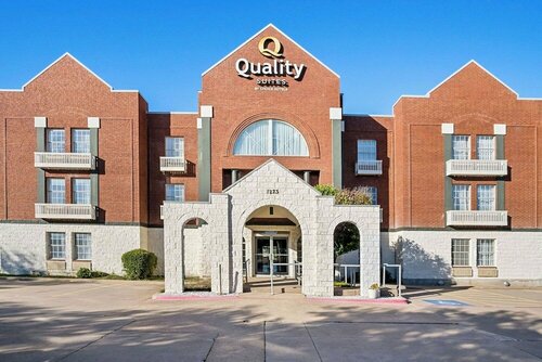 Quality Suites Irving-Las Colinas, Забронировать Отель Отели Dallas - Fort Worth Metropolitan Area с парковкой, Парковка