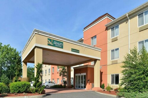Quality Suites Stratford, Забронировать Отель Стратфорд штат Коннектикут