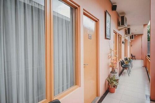 RedDoorz near Plaza Ambarukmo, Prenota Hotel Depok 