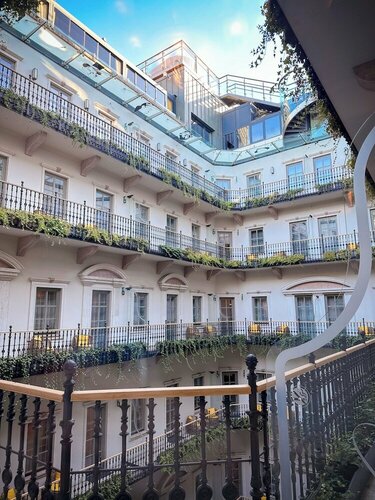 Aria Hotel Budapest by Library Hotel Collection, Забронировать Отель Отели Будапешта с парковкой, рядом с Венгерский государственный оперный театр, Парковка