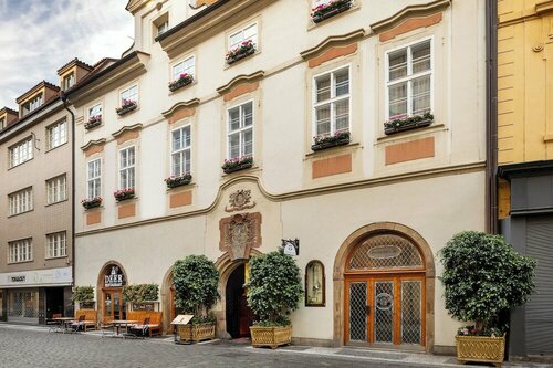 Iron Gate Hotel & Suites Prague by BHG, Забронировать Отель Отели Праги 5 звезд, рядом с Пивной спа-салон в Праге, 5*