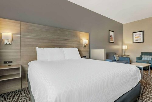 Best Western Plus Lake Elsinore Inn & Suites, Забронировать Отель Каньон-Лейк 
