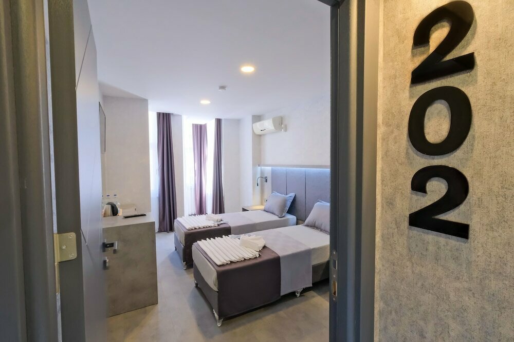The Queen Hotel