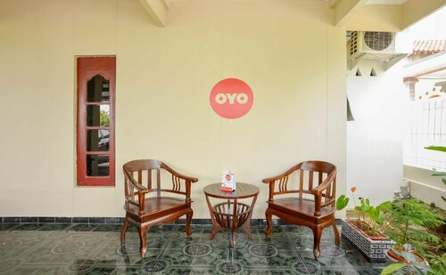OYO 476 Hotel Naura, Foglalás Szálloda Karanganyar Közép-Jáva