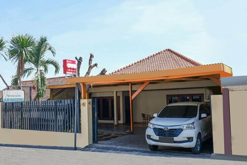 OYO 1625 Pandanaran Guest House, Varaa Matkakoti Semarang Central Java, lähellä Gombel Golf