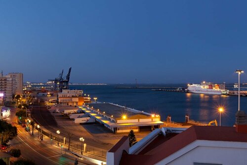 Senator Cádiz, Забронировать Курортный отель Отели Кадиса с бассейном, рядом с Станция Сан-Севериано, Бассейн