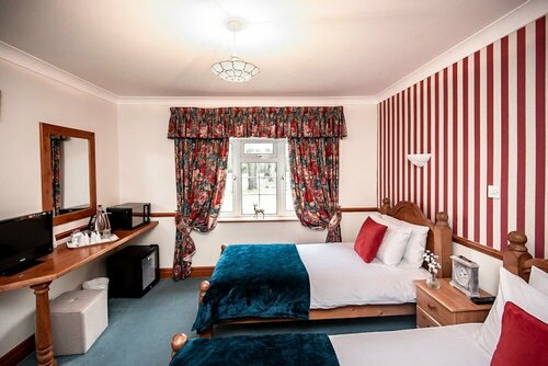 Trivelles WaterhallCountry House