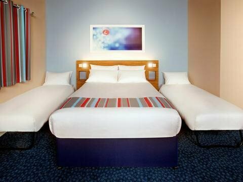Travelodge Hotel Billingshurst Five Oaks, Забронировать Отель Биллингсхерст Западный Суссекс