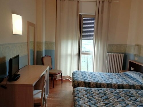 Hotel La Fonte, Rezerwuj Hotel Hotele w Romagna z parkingiem, Parking
