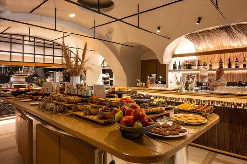Radisson Blu Zaffron Resort, Santorini, Забронировать Отель Камари Санторини, рядом с Черный пляж