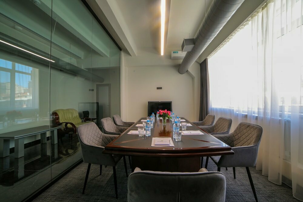 Elysium Gallery Hotel