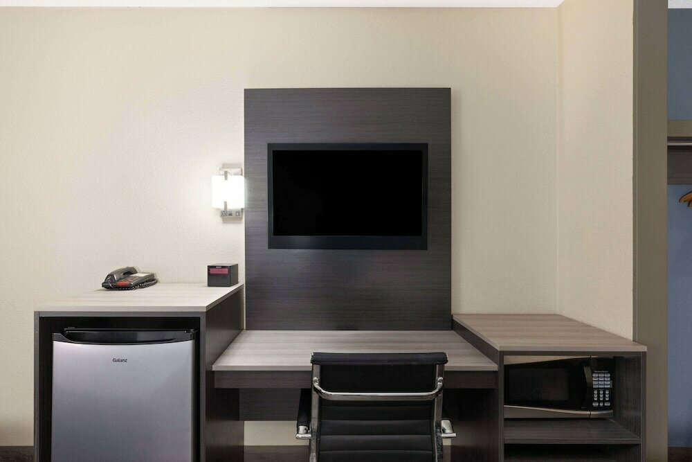 Travelodge by Wyndham Perry National Fairgrounds Area I-75