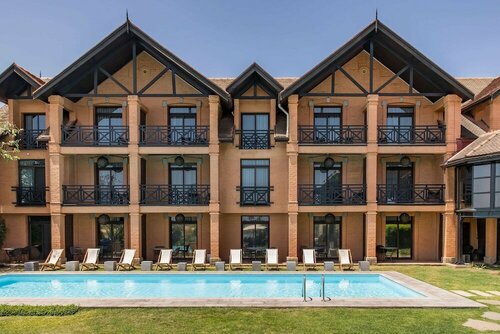 Radisson Hotel Tamboho Waterfront Antananarivo, Book Hotel Analamanga hoteller med pool, Swimmingpool