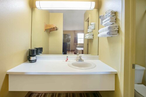 Super 8 by Wyndham Big Cabin/Vinita Area, Buchen Sie Hotel Vinita Oklahoma