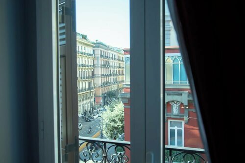 Umberto Primo Suite e Spa, Забронировать Курортный отель Неаполь Кампания, рядом с Порт Неаполя