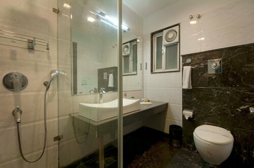 Hotel Amaltas International - Delhi-16, Забронировать Отель Отели Нью-Дели с завтраком, Завтраки