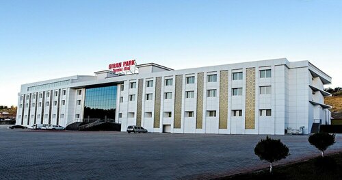 Gıran Park Termal Hotel, Rezerwuj Hotel Hotele w Cermik z basenem, Basen