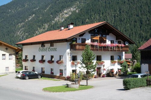 Gasthof Sonne, Book Hotel Hoteller i Tyrol med parkering, Parkering
