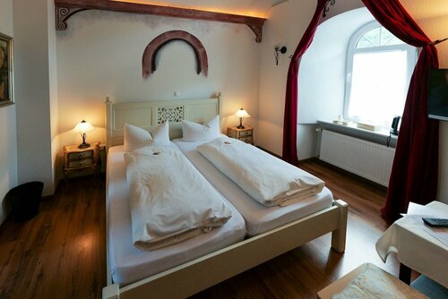 Hotel Alte Bürgermeisterei, Забронировать Отель Эдигер-Эллер Мозель - Германия