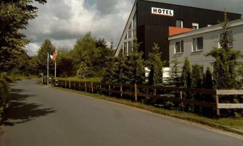 Hotel Café Galerie, Varaa Hotelli Garbsen Ala-Saksi