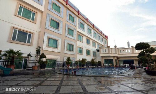 Rocky Plaza Hotel Padang, Prenota Hotel Hotel a Padang con parcheggio, Parcheggio