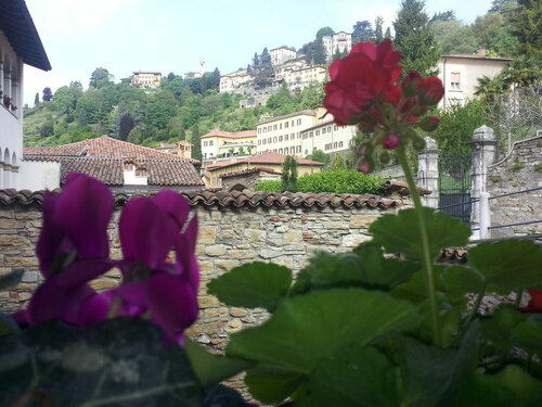 B&B Agnese Bergamo Old Town, Забронировать Отель «постель и завтрак» Отели Бергамо с парковкой, рядом с Санта-Мария-Маджоре, Парковка