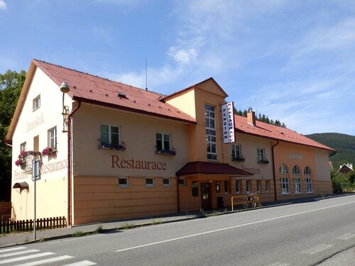 Penzion Janostik, Reservar Hotel Hotéis em Zlin Region com estacionamento, Estacionamento