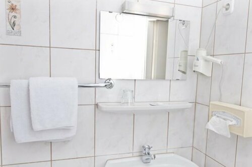Hotel Royal, Забронировать Отель Отели Франкфурт-на-Майне 3 звезды, рядом с Немецкий музей архитектуры, 3*
