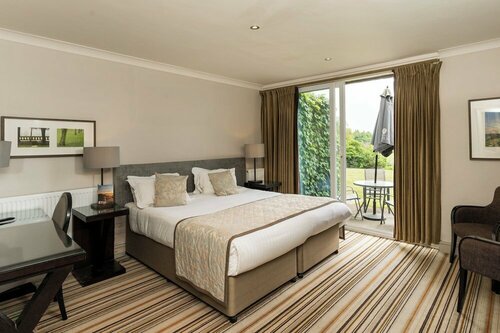 Hartsfield Manor, Забронировать Отель Бетчворт Суррей Хиллс