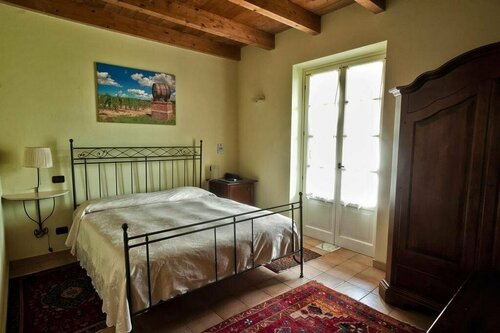 Agriturismo Podere La Piazza, Prenota Hotel Costigliole dʼAsti Piemonte