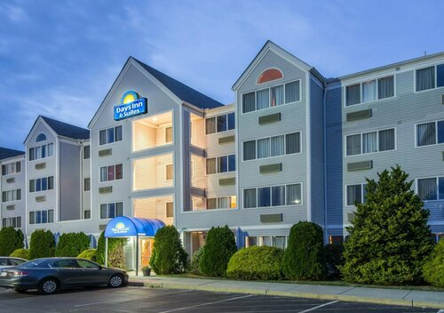 Days Inn & Suites Groton, Забронировать Отель Отели Массачусетса с парковкой, Парковка