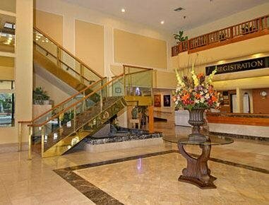 Ramada Plaza by Wyndham Garden Grove/Anaheim South, Забронировать Отель Отели в центре Гарден-Гроув, в центре