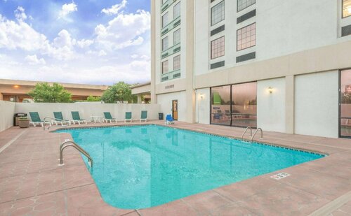 Wyndham Garden Wichita Downtown, Book Hotel Hoteller i Wichita med pool, Swimmingpool