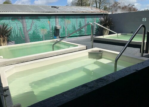 Rotorua Thermal Holiday Park, Забронировать Курортный отель Отели региона Бей-оф-Пленти с парковкой, Парковка