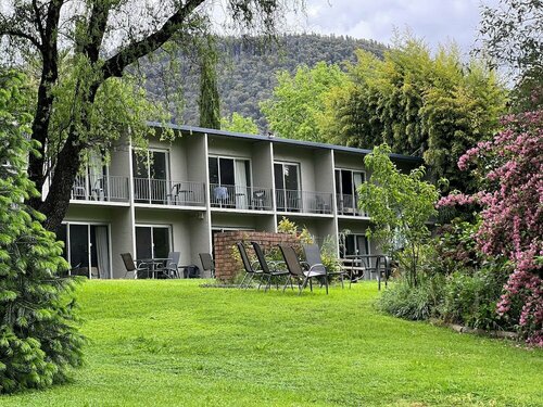 Riverbank Park MOTEL, Забронировать Мотель Отели Брайт с завтраком, Завтраки