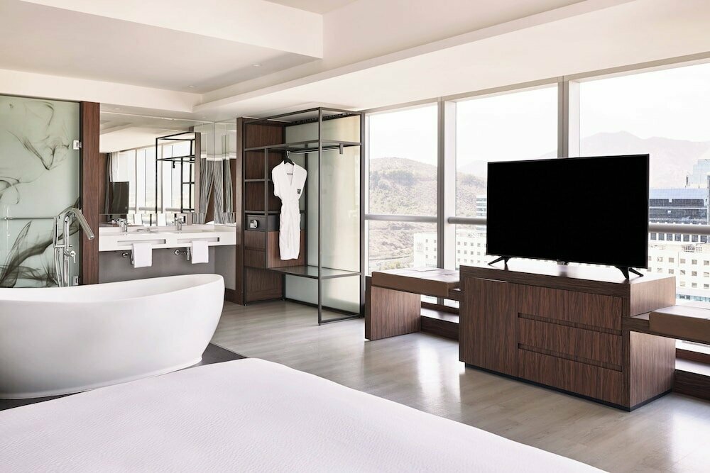 Ac Hotel Santiago Costanera Center