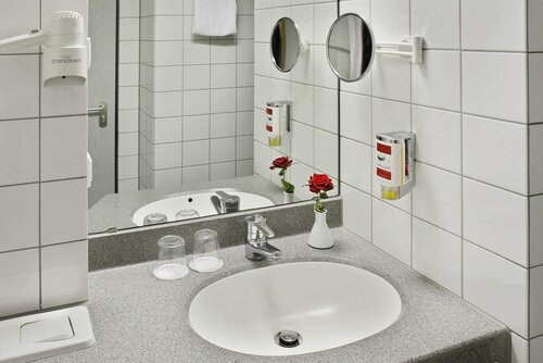 H+ Hotel Köln Brühl, Rezervați Hotel Bruehl Rinul de Nord - Westfalia