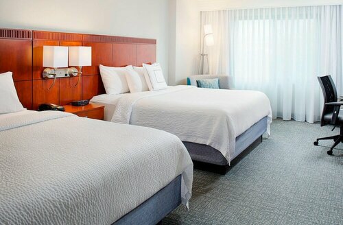 Courtyard by Marriott Roanoke Airport, Забронировать Отель Отели Роанок 3 звезды, 3*