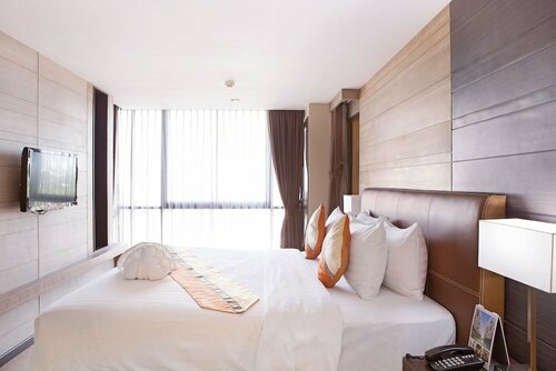 Mida Hotel Ngamwongwan - SHA Plus, Забронировать Отель Отели Центрального Таиланда с парковкой, Парковка