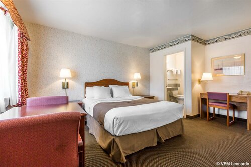 Rodeway Inn Monterey Near Fairgrounds, Забронировать Мини-отель Мотели Монтерей, рядом с Норт-Фримонт-Стрит, Мотель