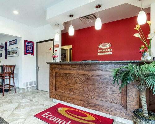 Econo Lodge Lawrence near University, Забронировать Отель Лоренс Канзас