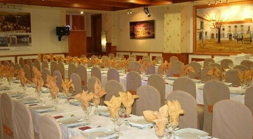 Hotel Aros - Hotel y Restaurante, Book Hotel Hoteller i Castilla-La Mancha med parkering, Parkering