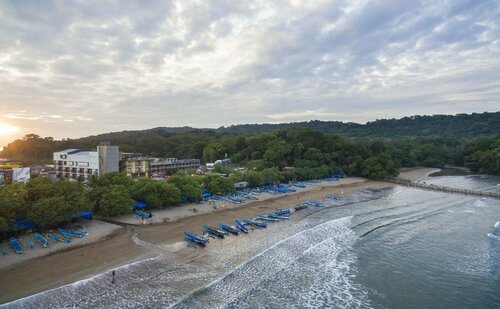 Grand Palma Pangandaran by Horison, Prenota Hotel Pangandaran West Java, vicino a Pangandaran Public Beach