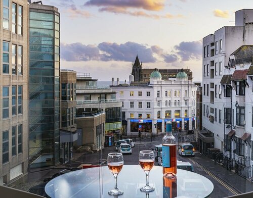 Q Square by Supercity Aparthotels, Забронировать Апарт-отель Брайтон Англия, рядом с The Brighton Treasure Hunt Company