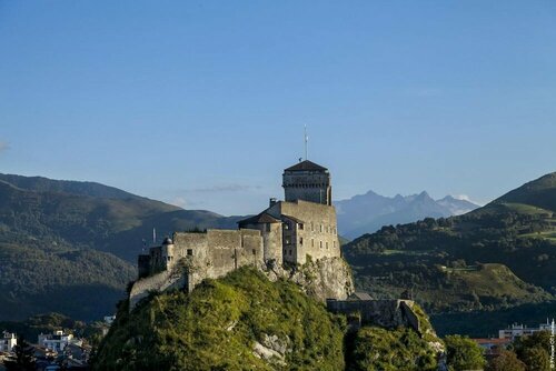 Hôtel Croix des Bretons - Lourdes Pyrénées, Забронировать Отель Лурд Hautes-Pyrénées